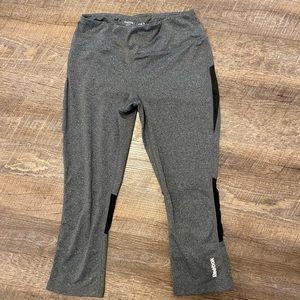 Reebok Womens Capri leggings size small
